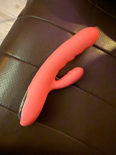 Svakom Avery rabbit thrusting rose double stimulation