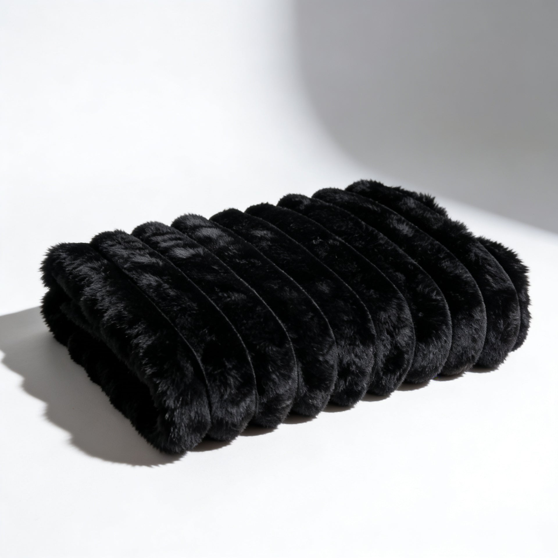 Liberator Fascinator Fur Luxe Queen couverture fausse fourrure