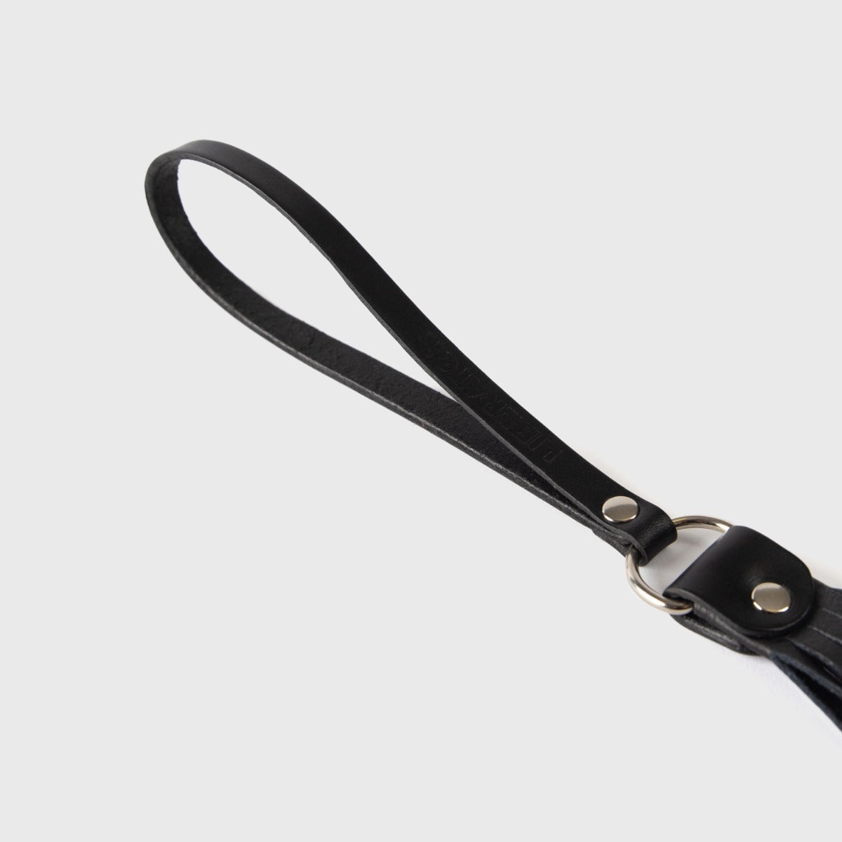 Liberator Mini Flogger martinet cuir noir