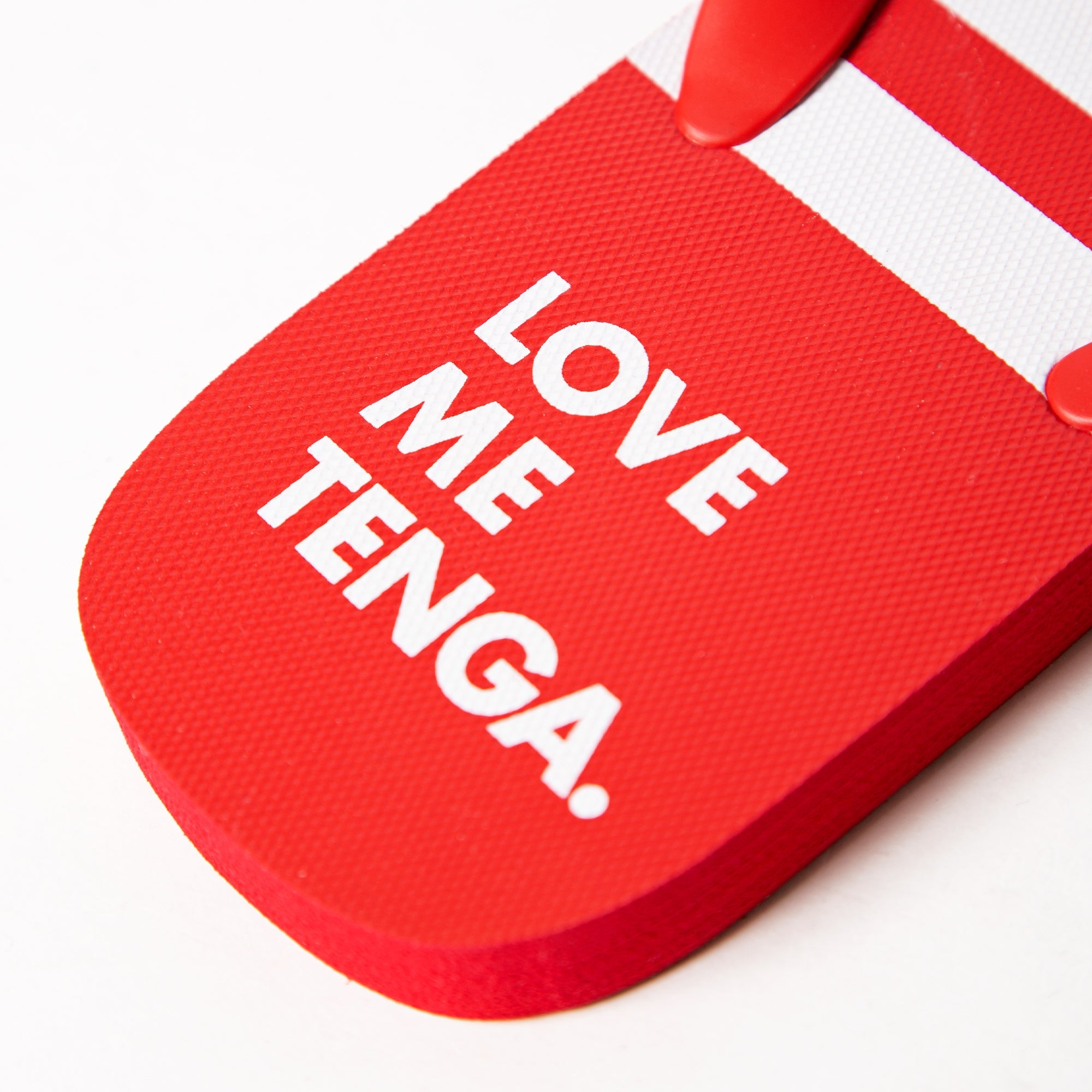 Tenga Beach Sandal tongs de plage noires logo